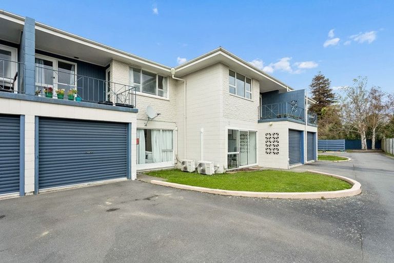 Photo of property in 2/53 Brockworth Place, Riccarton, Christchurch, 8011