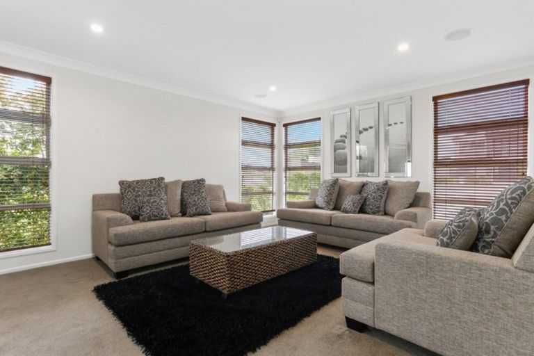 Photo of property in 9 Corsica Way, Karaka, Papakura, 2113
