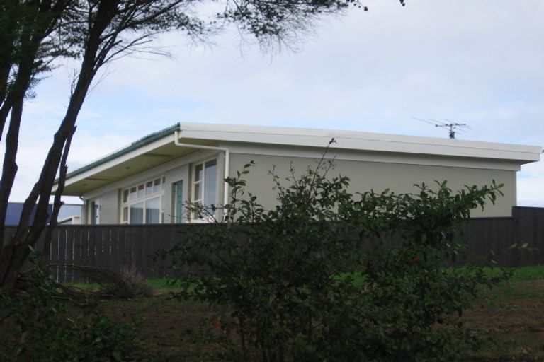 Photo of property in 8 Ava Avenue, Titirangi, Auckland, 0604
