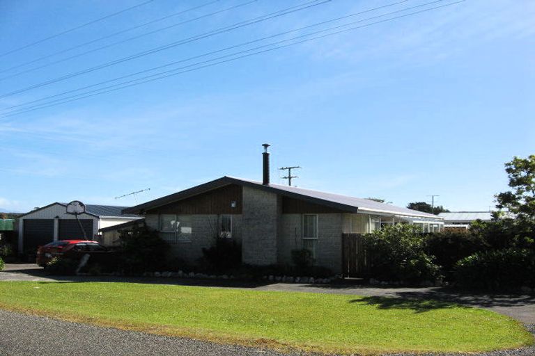 Photo of property in 2 Golf Links Road, Carters Beach, Westport, 7825