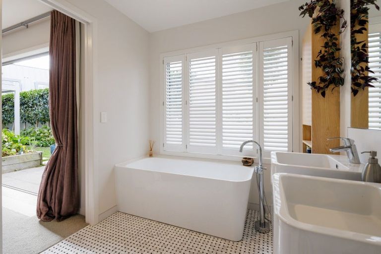 Photo of property in 3 Le Quesnoy Place, Cambridge, 3434