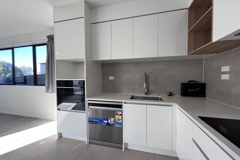 Photo of property in 10/535 Swanson Road, Ranui, Auckland, 0612