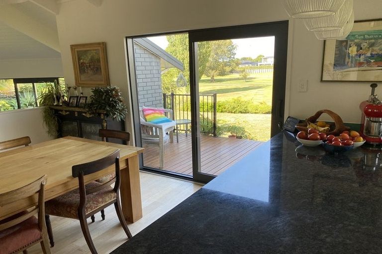 Photo of property in 52 Links View Drive, Omokoroa, 3114