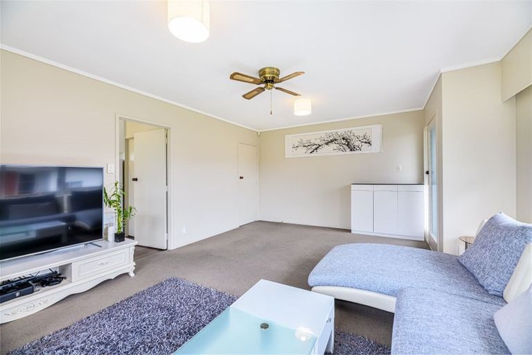 Photo of property in 2/69 Hepburn Road, Glendene, Auckland, 0602