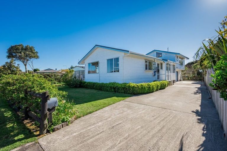 Photo of property in 4 Elder Grove, Paraparaumu, 5032