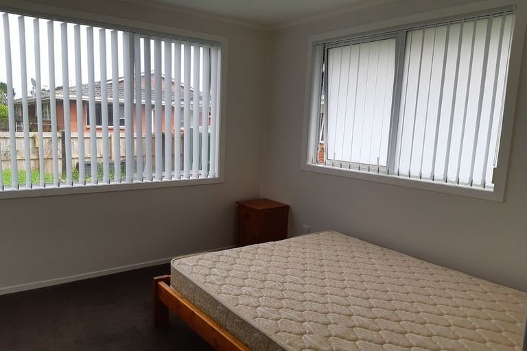 Photo of property in 1a Kiwi Esplanade, Mangere Bridge, Auckland, 2022