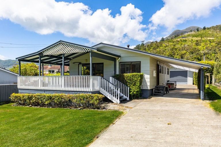 Photo of property in 11 Okiwi Crescent, Okiwi Bay, French Pass, 7193