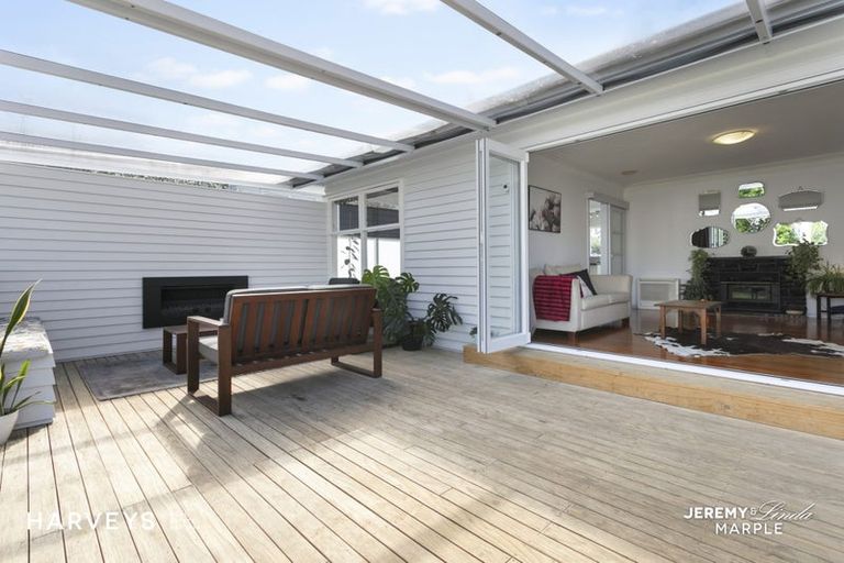 Photo of property in 3 Tauhara Street, Green Bay, Auckland, 0604