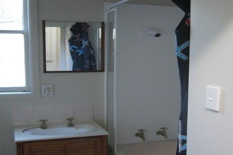 Photo of property in 36 Rolleston Street, Mount Cook, Wellington, 6021