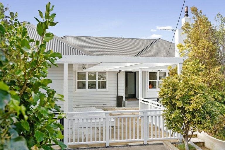 Photo of property in 45a Box Hill, Khandallah, Wellington, 6035