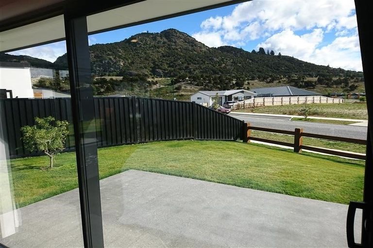 Photo of property in 40 Marbleleaf Lane, Albert Town, Wanaka, 9305
