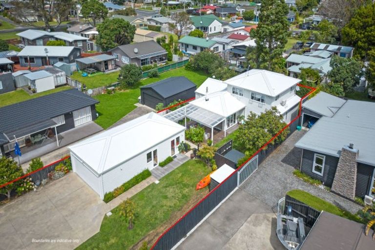 Photo of property in 107 Riverview Road, Whangamata, 3620