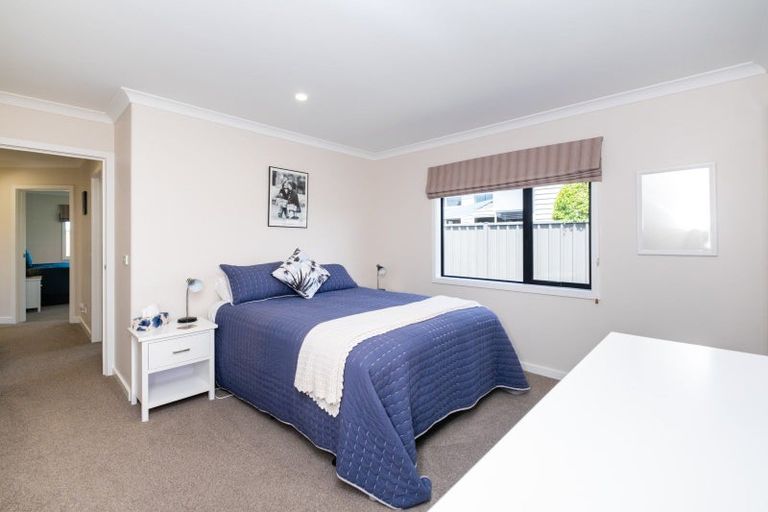 Photo of property in 16 Rotoiti Way, Poraiti, Napier, 4112