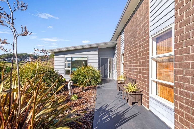 Photo of property in 76 Waitarere Rise Avenue, Waitarere, Levin, 5510
