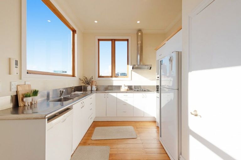 Photo of property in 18 George Street, Thorndon, Wellington, 6011