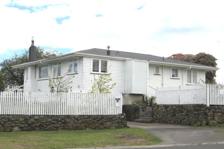 Photo of property in 70 Gillies Avenue, Taupo, 3330