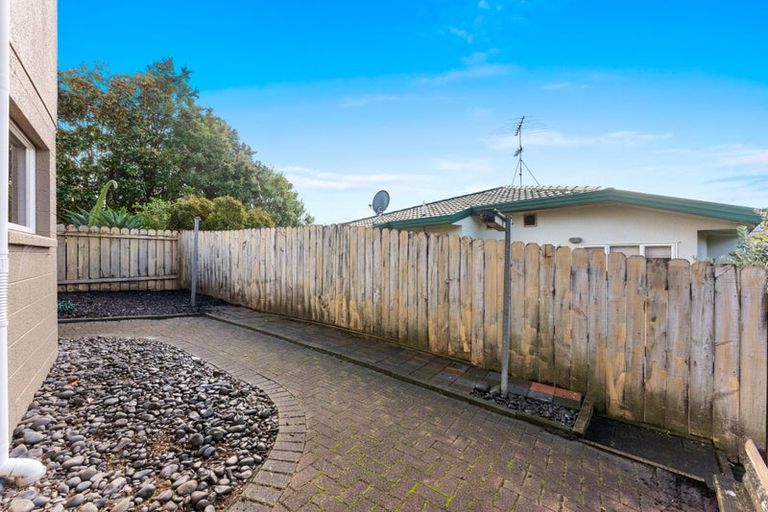 Photo of property in 18a Jacanas Place, Unsworth Heights, Auckland, 0632