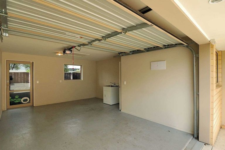 Photo of property in 48 Thackeray Place, Waltham, Christchurch, 8023