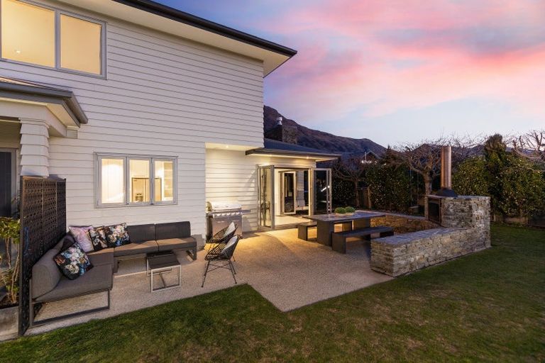 Photo of property in 9 Bridesdale Drive, Lake Hayes, Queenstown, 9304