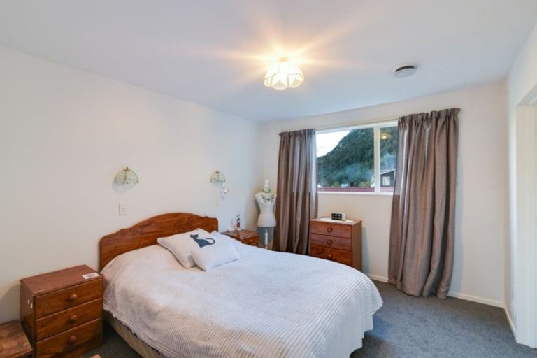 Photo of property in 15b Wye Place, Fernhill, Queenstown, 9300