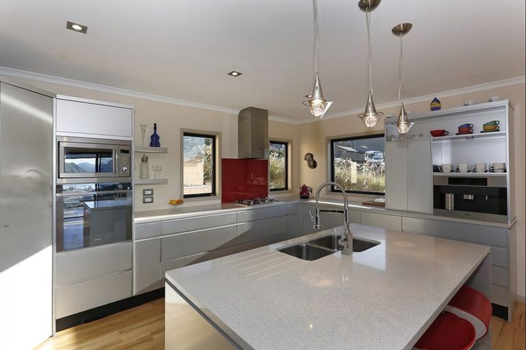 Photo of property in 29 Harbour View Heights, Picton, 7220