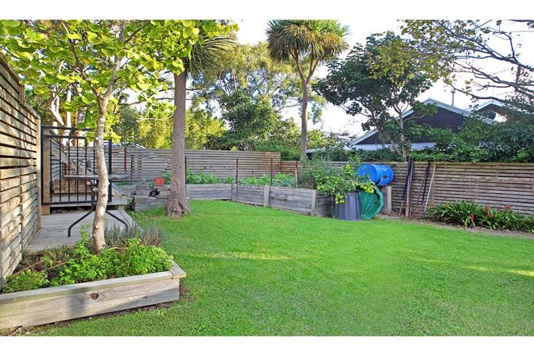 Photo of property in 144a Deep Creek Road, Torbay, Auckland, 0630