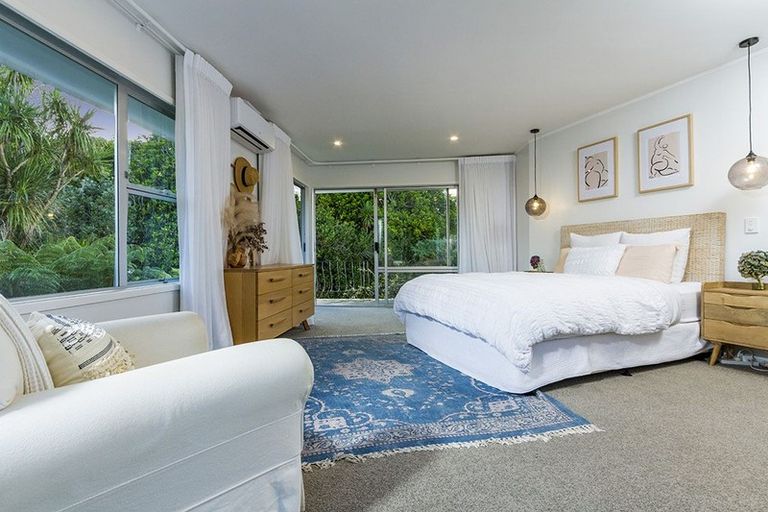 Photo of property in 25 Sylvan Park Avenue, Milford, Auckland, 0620