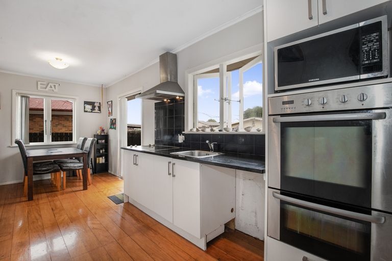 Photo of property in 10 Rollerson Street, Papakura, 2110