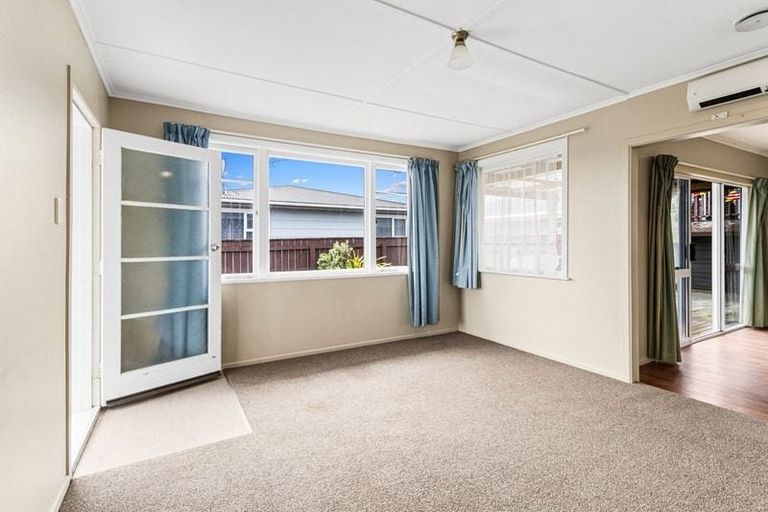 Photo of property in 73 Pohutukawa Place, Bell Block, New Plymouth, 4312