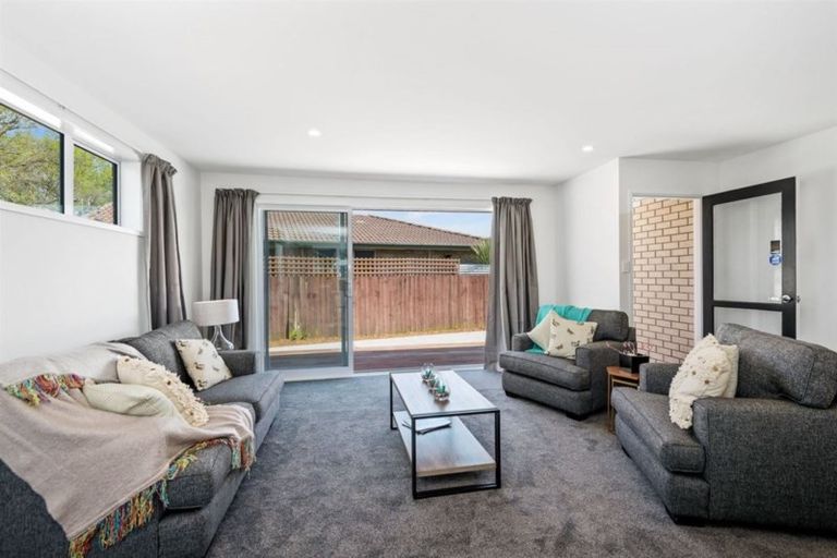 Photo of property in 9 Betula Place, Parklands, Christchurch, 8083