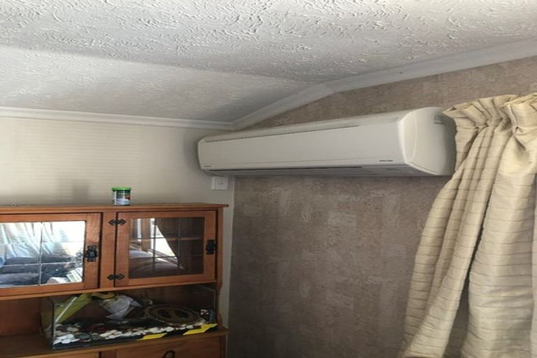 Photo of property in 42 Burnside Crescent, Burnside, Christchurch, 8053