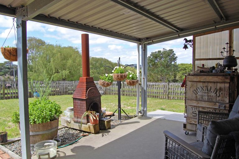 Photo of property in Gibbons Road, Kaiwaka, 0573