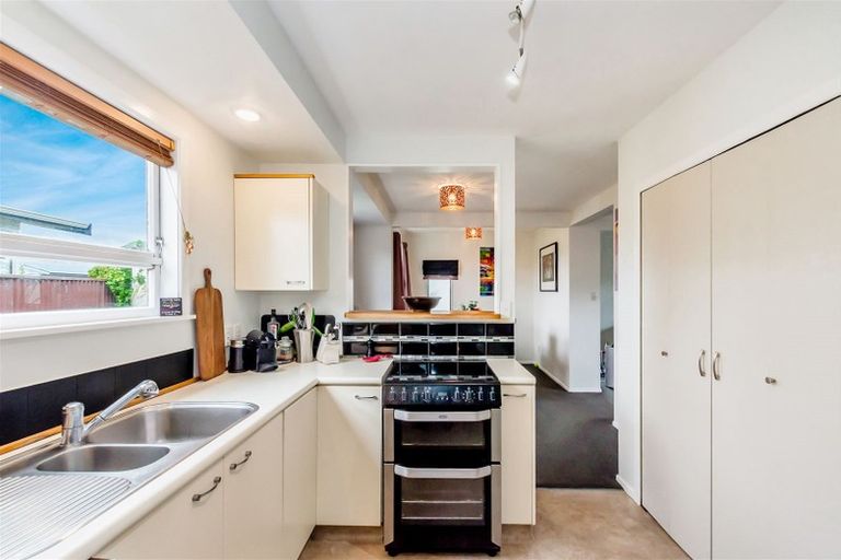 Photo of property in 43 Walton Road, Paraparaumu Beach, Paraparaumu, 5032