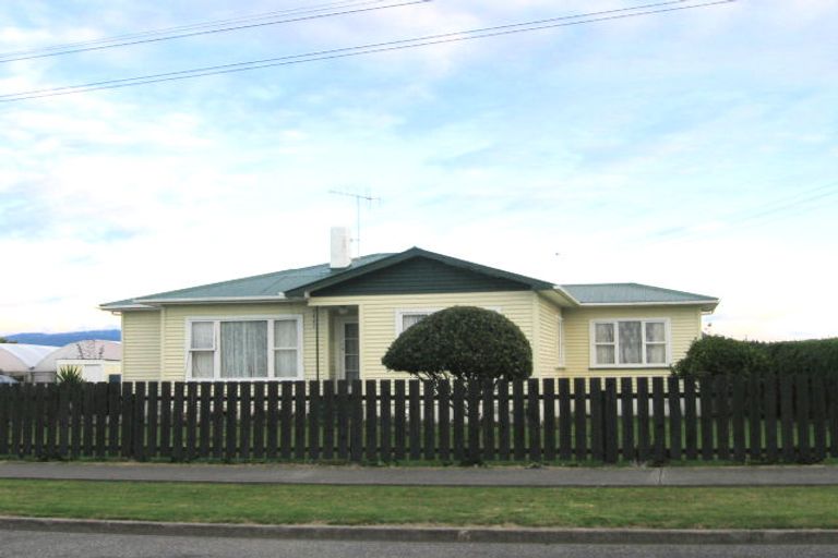 Photo of property in 30 Temuera Street, Otaki, 5512
