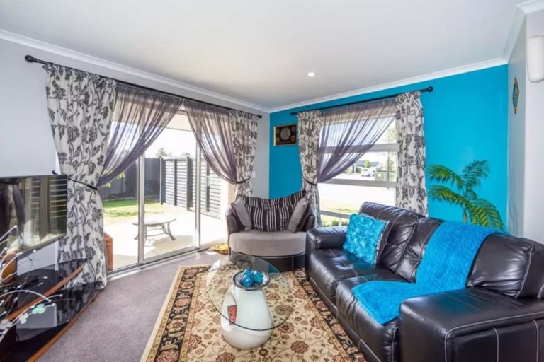 Photo of property in 21 Shillingford Boulevard, Rolleston, 7615