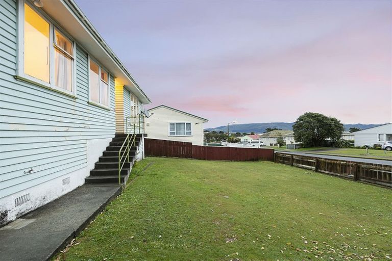 Photo of property in 52 Arahura Crescent, Waitangirua, Porirua, 5024