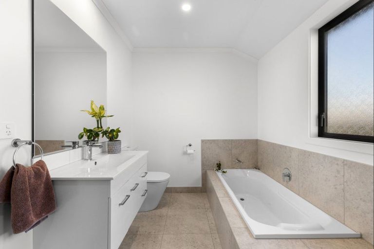 Photo of property in 9 Gibraltar Way, Fitzherbert, Palmerston North, 4410