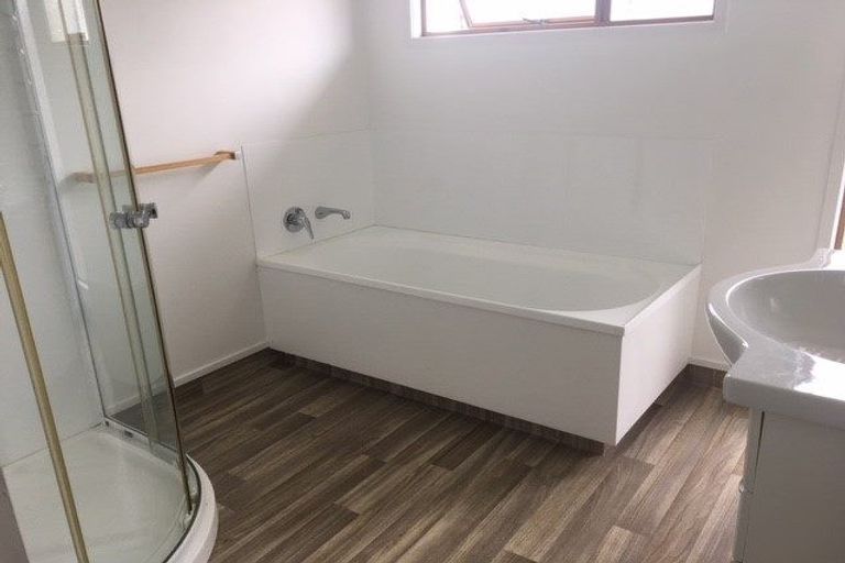 Photo of property in 85 Wade River Road, Stanmore Bay, Whangaparaoa, 0932