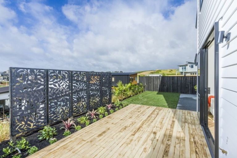Photo of property in 5 Tawatawa Street, Long Bay, Auckland, 0630