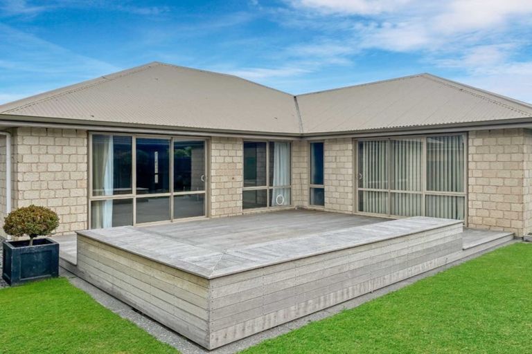 Photo of property in 6 Papaumu Green, Parklands, Christchurch, 8083