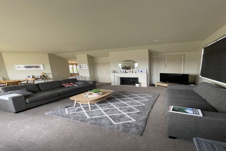 Photo of property in 1/170 East Coast Road, Forrest Hill, Auckland, 0620