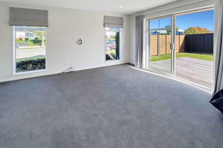 Photo of property in 43 Highgate Drive, Rangiora, 7400