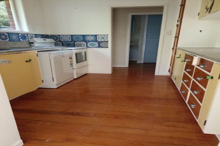 Photo of property in 15 Pohutukawa Avenue, Red Beach, 0932