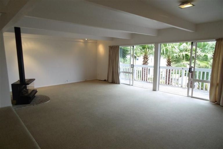 Photo of property in 55 Chatswood Grove, Chatswood, Auckland, 0626