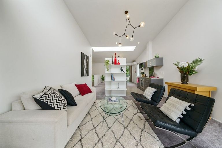 Photo of property in 17/2 Onslow Road, Khandallah, Wellington, 6035