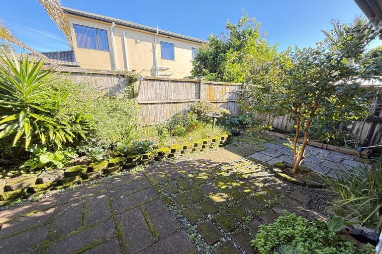 Photo of property in 404a Te Atatu Road, Te Atatu Peninsula, Auckland, 0610