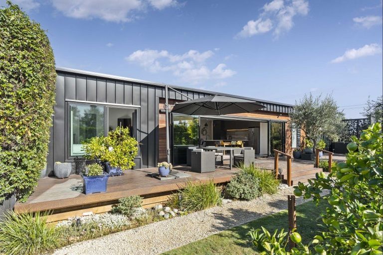 Photo of property in 2 Burgundy Drive, Martinborough, 5711