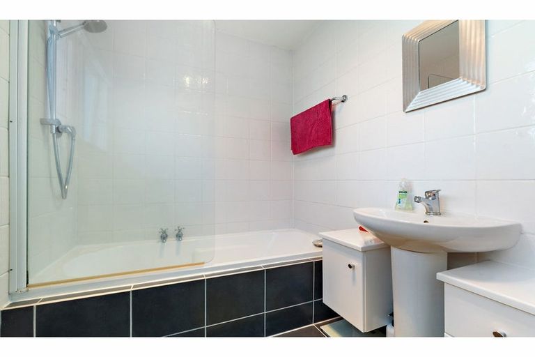 Photo of property in 1/58 Wilsons Road, Saint Martins, Christchurch, 8022