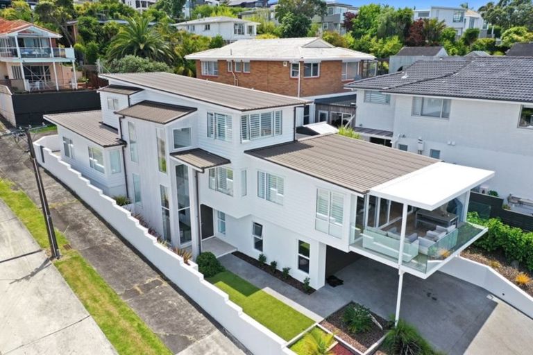 Photo of property in 9 Commodore Parry Road, Castor Bay, Auckland, 0620