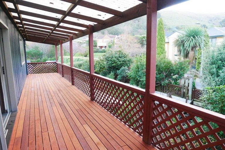 Photo of property in 18 Bayview Place, Cass Bay, Lyttelton, 8082